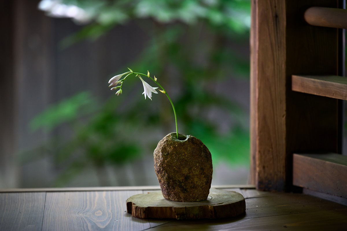 加茂七石（鞍馬石）一輪挿し 【京の庭大工 植司 皆川拓哉